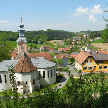 Bild enthält, Outdoors, Architecture, Building, Nature, Countryside, Rural, Village