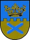 Ein Schild mit einem blauen oberen und einem gelben unteren Teil. Ein blaues X ist in der Mitte. Eine goldene Krone befindet sich oben auf dem Schild.