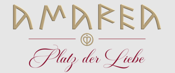 Das Bild zeigt das Logo für 'Amare', das den stilisierten Wort 'Amare' in Gold mit einem Herzsymbol darunter und der Phrase 'Platz der Liebe' in rotem Schriftzug enthält.