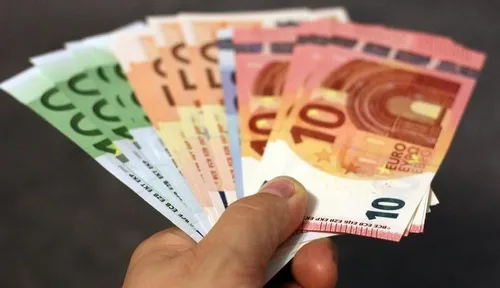 Text, Business Card, Paper, Money