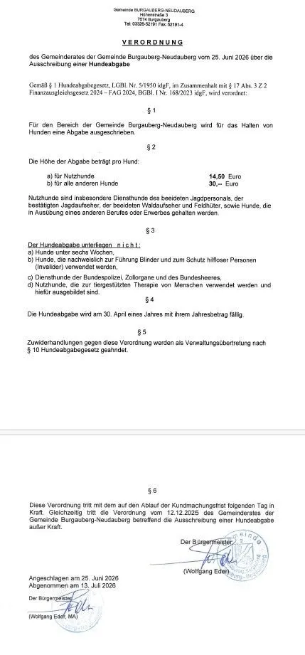 Ein Dokument mit dem Titel 'Ausschreibung einer Hundeabgabe' beschreibt die Bedingungen für die Hunderegistrierung in der Gemeinde Burgauberg-Neudauberg. Es legt die Gebühr, angebotenen Dienstleistungen und Ausnahmen fest. Das Dokument ist auf den 25. Juni 2026 datiert und vom Gemeindemeister unterzeichnet.