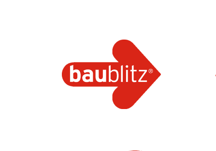 Ein schwarzer Hintergrund mit einem roten Pfeil, der nach rechts zeigt. Das Wort 'baublitz' steht in weißer Schrift im Inneren des Pfeils.