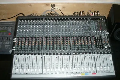 Computer Hardware, Electronics, Hardware, Indoors, Studio, Computer, Blackboard