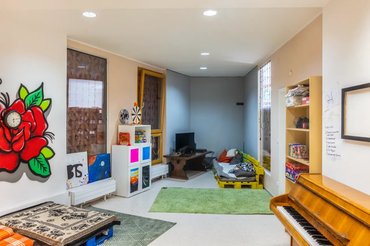 Indoors, Interior Design, Living Room, Floor, Flooring, Piano, Home Decor, Corner, Rug, Handbag