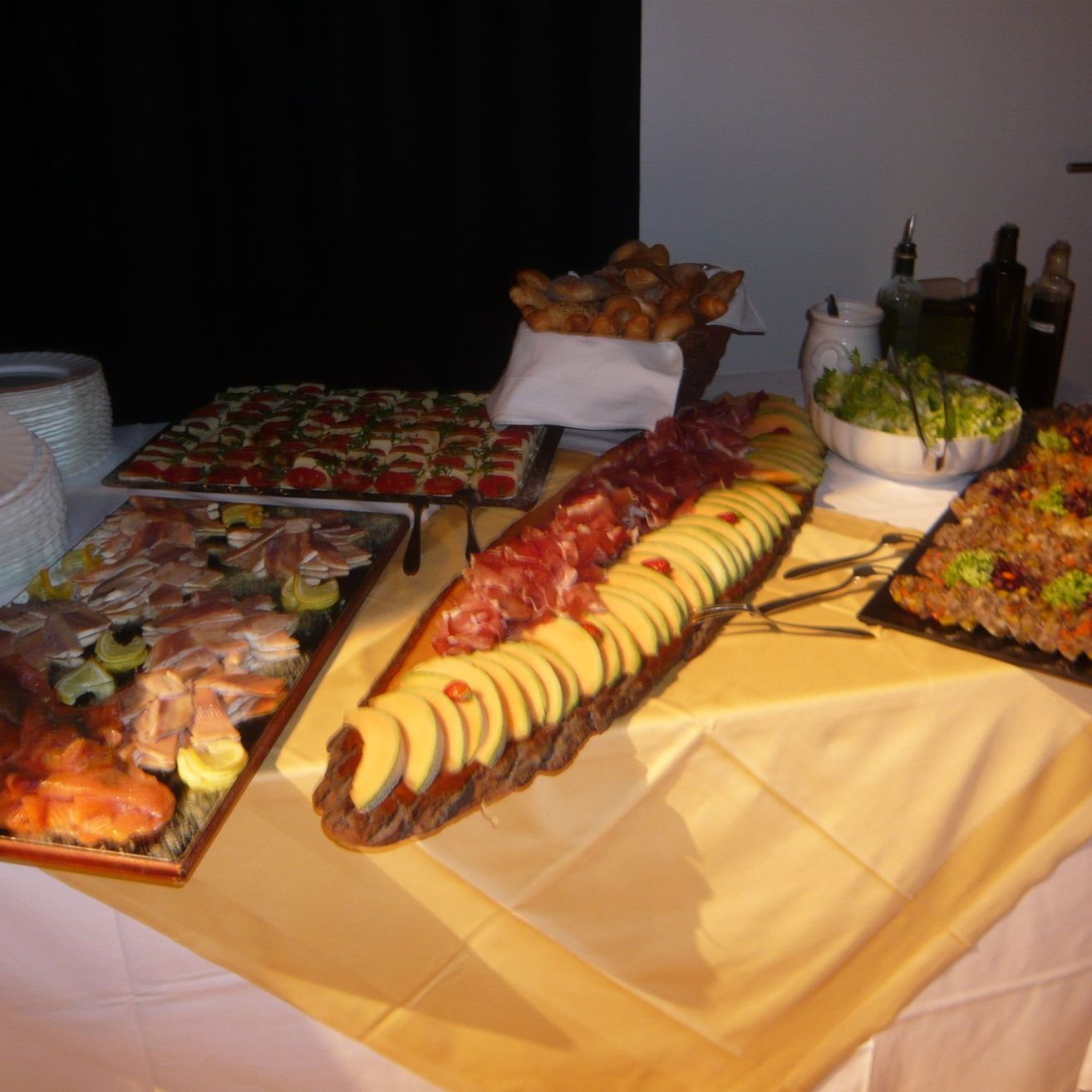 Bild enthält, Buffet, Cafeteria, Food, Indoors, Meal, Restaurant, Dish, Lunch
