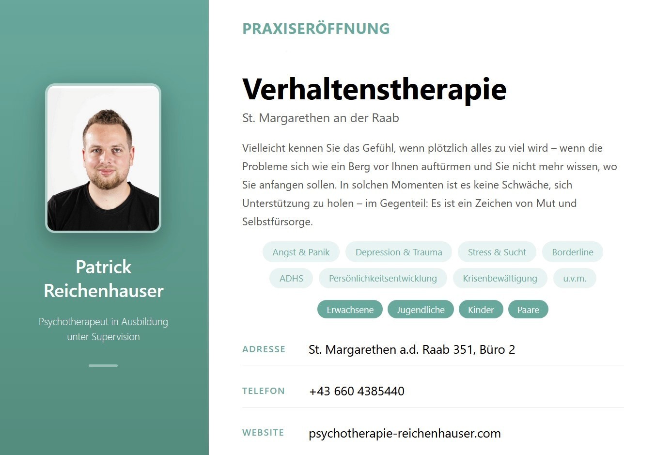 Ein Mann wird vor einem weißen Hintergrund gezeigt, und der Titel lautet 'Verhaltenstherapie'. Der Text bespricht das Suchen von Unterstützung, wenn man von Problemen überwältigt wird, kein Zeichen von Schwäche, sondern Selbstfürsorge. Das Bild listet Behandlungen für verschiedene Erkrankungen und Demografien auf und gibt Kontaktdaten an.