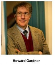 Ein lächelnder Mann in einem braunen Anzug und rotem Weste posiert für ein Foto. Er trägt eine Brille und hat die Arme verschränkt. Der Name Howard Gardner ist unten angezeigt.