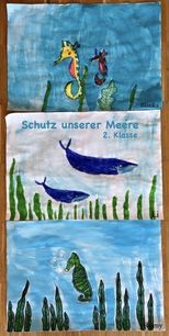 Drei Gemälde von Unterwasserszenen. Jedes hat verschiedene Meerestiere und Seepflanzen. Das mittlere hat einen großen blauen Wal und einen kleineren. Der Text lautet Schutz unserer Meere. 2. Klasse.
