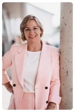 Coat, Blazer, Jacket, Face, Head, Person, Smile, Adult, Female, Woman