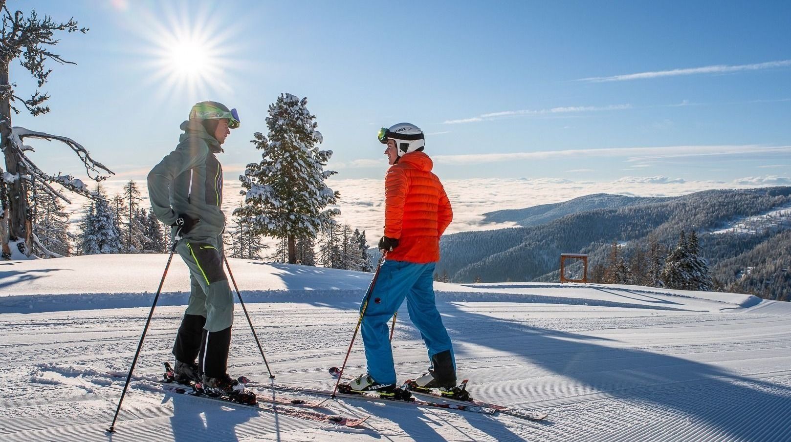 Bild enthält, Nature, Outdoors, Snow, Person, Clothing, Glove, Skiing, Sport, Helmet, Shoe