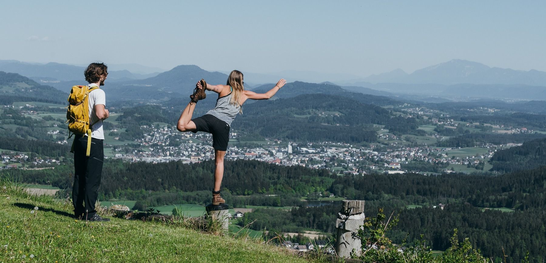 Bild enthält, Shorts, Hiking, Nature, Peak, Photography, Portrait, Vegetation, Landscape, Grass, Scenery