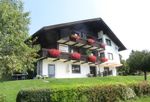 Bild enthält, Building, House, Housing, Villa, Cottage, Hotel, Grass, Resort, Shelter, Lawn