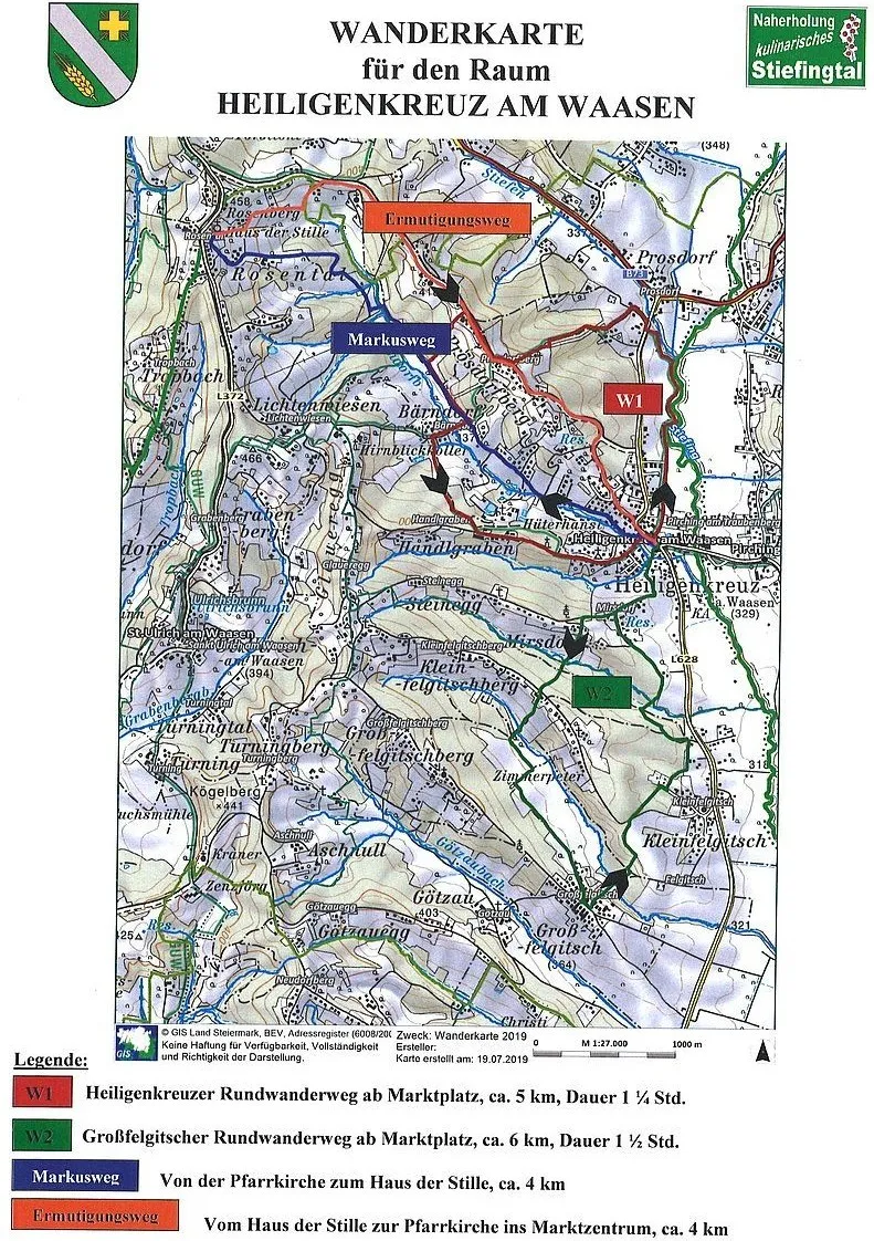 Die Karte zeigt eine gebirgige Region mit verschiedenen Wegen, Wahrzeichen und Wassermerkmalen. Wichtige Orte sind Ermitagenweg, Markusweg und Heiligenkreuz. Gewässer wie Bäche und Flüsse sind eingezeichnet. Maßstab und Legende geben Details zu Entfernungen und verwendeten Symbolen.