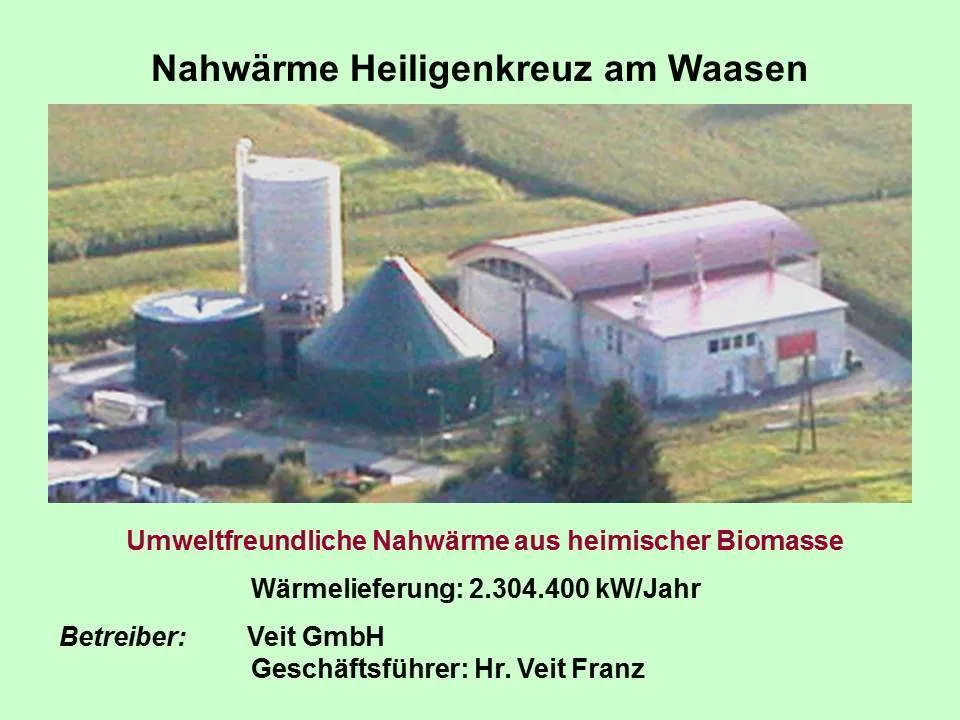 Das Bild zeigt eine Anlage namens Nahwärme Heiligenkreuz am Waasen, die umweltfreundliche Heizung präsentiert. Die Anlage liefert 2.304.400 kW/Jahr. Betrieben von Veit GmbH, geleitet von Herrn Veit Franz.
