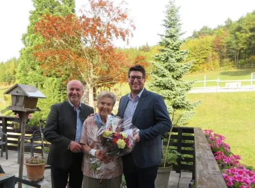 Blazer, Jacket, Potted Plant, Flower Arrangement, Flower Bouquet, Photography, Portrait, Suit, Tree, Park
