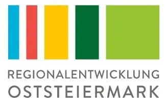 Das Logo für Regionalentwicklung Oststeiermark zeigt vier farbige Blöcke in Blau, Rot, Gelb und Grün, mit dem Text 'REGIONALENTWICKLUNG OSTSTEIERMARK' darunter.