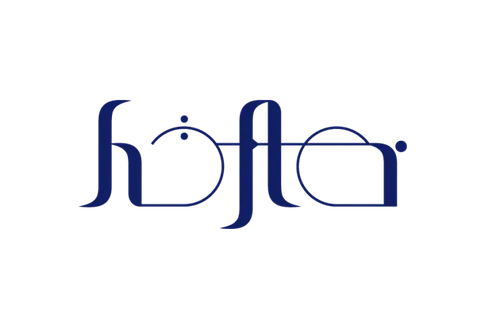 Ein stilisiertes blaues Logo auf schwarzem Hintergrund, das einem 'H' mit einem kreisförmigen Element in der Mitte ähnelt.