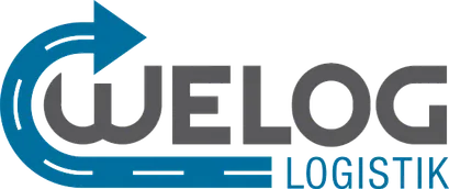 Das Bild zeigt das Logo von Welog Logistik. Es enthält einen stilisierten blauen Pfeil und die Worte 'WELOG LOGISTIK' in fetten weißen und blauen Schriften.