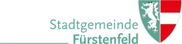 Das Bild zeigt die Worte 'Stadtgemeinde Furstenfeld' in Grün auf schwarzem Hintergrund geschrieben.