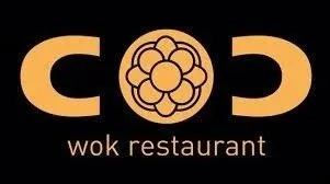 Das Logo für COD Wok Restaurant zeigt eine stilisierte Blume in der Mitte, wobei die Buchstaben COD in fettem Gelb auf schwarzem Hintergrund stehen. Unter der Blume steht in kleinerem gelbem Schriftzug 'wok restaurant'.