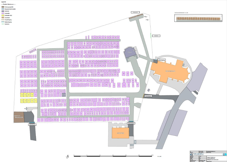 Ein Grundrissplan zeigt ein komplexes Layout von Gebäuden mit Parkplätzen und Wegen, einschließlich eines zentralen großen Gebäudes, kleinerer Strukturen und verschiedener Einrichtungen.
