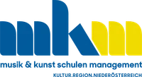Schwarzer Hintergrund mit blauen und gelben abstrakten Formen, die die Buchstaben 'kk' bilden. Unter den Formen steht 'kunst schulen manage'. Darunter wird die Website 'KULTUR.REGION.NIEDEROSTEN' angezeigt.