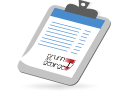 Eine Illustration eines Klemmbretts mit einem leeren Papierblatt, das einen Logo mit dem Text 'brunn am gebirg' in der unteren rechten Ecke zeigt.
