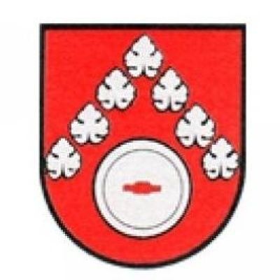 Ein roter Schild mit einem weißen runden Emblem in der Mitte, umgeben von sieben weißen Blumendesigns.