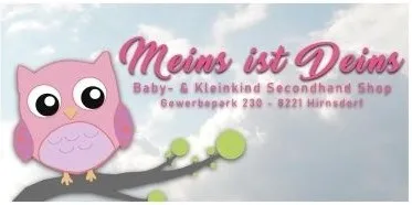 Eine Werbung für einen Secondhand-Shop für Babys und Kleinkinder mit einer rosa Eule auf einem Ast mit grünen Blättern. Der Text lautet 'Meins ist Deins Baby- & Kleinkind Secondhand Shop Gewerbepark 230 - 8221 Minsdorff'.