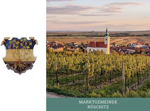 Eine Weinbergszene mit einer Kirche mit einem Turm und einem Dorf. Das Bild zeigt ein heraldisches Wappen auf der linken Seite.