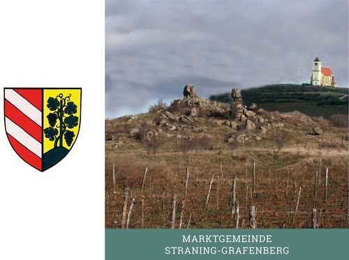 Eine Landschaft mit Weinberg, felsigem Hügel und einem Turm in der Ferne. Ein Wappen mit einer Rebe und Trauben im Vordergrund.