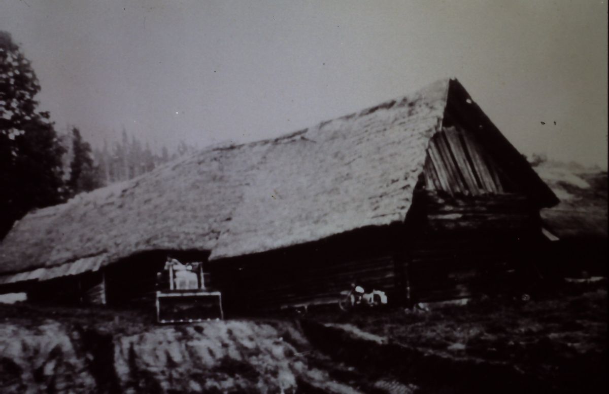 Bild enthält, Building, Countryside, Hut, Nature, Outdoors, Rural, Shack, Housing, House, Cabin