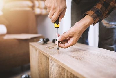 Person, Woodworking, Device, Screwdriver, Tool, Machine, Screw