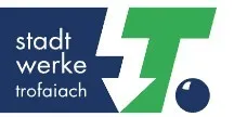 Das Logo der Stadtwerke Trofaiach zeigt einen stilisierten grünen Buchstaben T mit einem nach unten weisenden Pfeil, begleitet von einem blauen Kreis. Der Text in weiß lautet 'stadt werke trofaiach'.