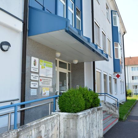 Bild enthält, City, Urban, Architecture, Building, Housing, Neighborhood, Plant