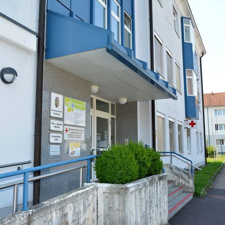 Bild enthält, City, Urban, Architecture, Building, Housing, Neighborhood, Plant
