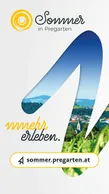 Plakat mit einem Dorf und Bergen im Hintergrund. Das Poster hat die Worte 'mehr erleben' in Gelb.