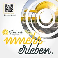 Plakat für die Veranstaltung 'Sommer in Pregarten' mit einem Wasserrutsche und einem QR-Code für 'sommer.pregarten.at'.