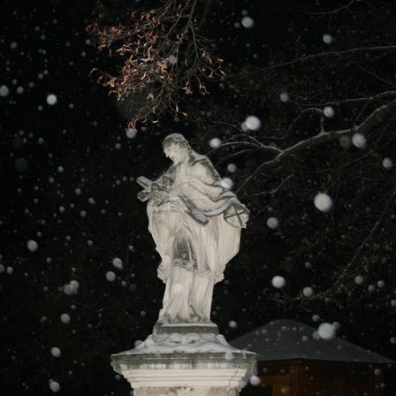 Bild enthält, Outdoors, Nature, Adult, Bride, Female, Person, Woman, Art, Winter, Night