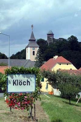 Bild enthält, Hotel, Bell Tower, Neighborhood, Grass, Villa, Outdoors, Nature, Clock Tower, Countryside, Motel