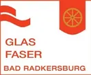 Ein weißer Hintergrund mit einem roten Logo, das eine stilisierte Welle, ein Rad und den Text 'GLAS FASER BAD RADKERSBUR' zeigt. Das Logo enthält einen roten Banner mit dem Text 'GLAS FASER' darüber.