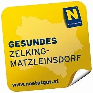 Gelber quadratischer Aufkleber mit einer Karte einer Region und den Worten 'Gesundes Zelking-Matzleinsdor' darauf. Der Aufkleber hat auch einen blauen Kreis mit dem Buchstaben 'N' in der Mitte.