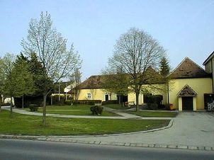 Suburb, Neighborhood, Grass, Plant, Outdoors, City, Architecture, Building, Housing