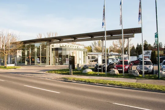 Car, Car Dealership, Transportation, Vehicle, Road, Architecture, Building, City, Machine, Wheel