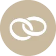 Ein beigefarbener Kreis enthält ein weißes Symbol von ineinandergreifenden Ringen.