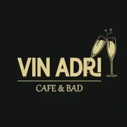 Das Logo für Vin Adri Cafe und Bar ist zu sehen. Es zeigt zwei Champagnerflöten, die anstoßen, und goldenen Text auf schwarzem Hintergrund.