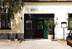 Bild enthält, City, Road, Street, Urban, Architecture, Building, Hotel, Housing, Villa, Postal Office