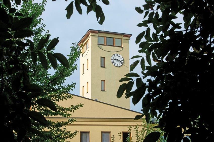 Bild enthält, Architecture, Building, Clock Tower, Tower, Monastery, Bell Tower