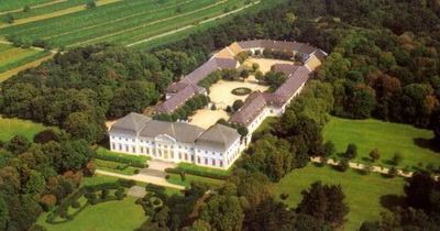 Bild enthält, Architecture, Building, House, Housing, Villa, Grass, Plant, Outdoors, Aerial View
