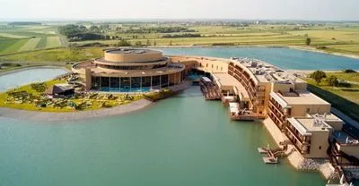 Water, Waterfront, Architecture, Building, Hotel, Resort, Convention Center, Outdoors, Nature, Lake
